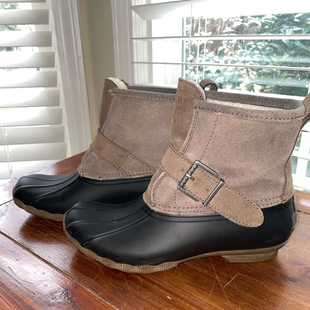 Women’s Sperry topsider waterproof rubber boots size 6M